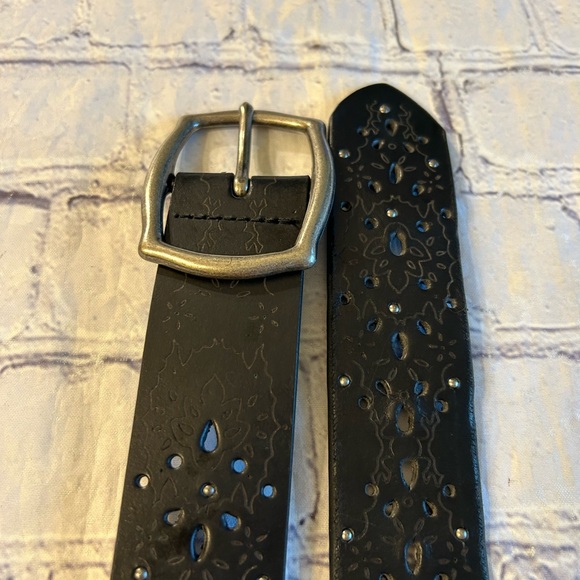 BOHO BLACK NON LEATHER WITH GUNMETAL BUCKLE AND STUDS ON FLORAL WITH CUTOUT BELT - Picture 3 of 8